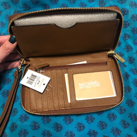 💥SOLD💥 Michael Kors Fulton Wallet - Picture 3 of 4